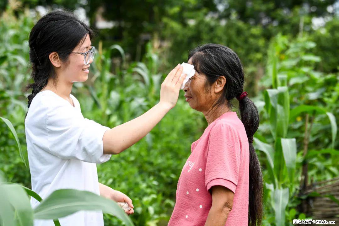 全网追的“扁担女孩”,找了一份暑假工,时薪12元 - 宝鸡生活资讯 - 宝鸡28生活网 baoji.28life.com